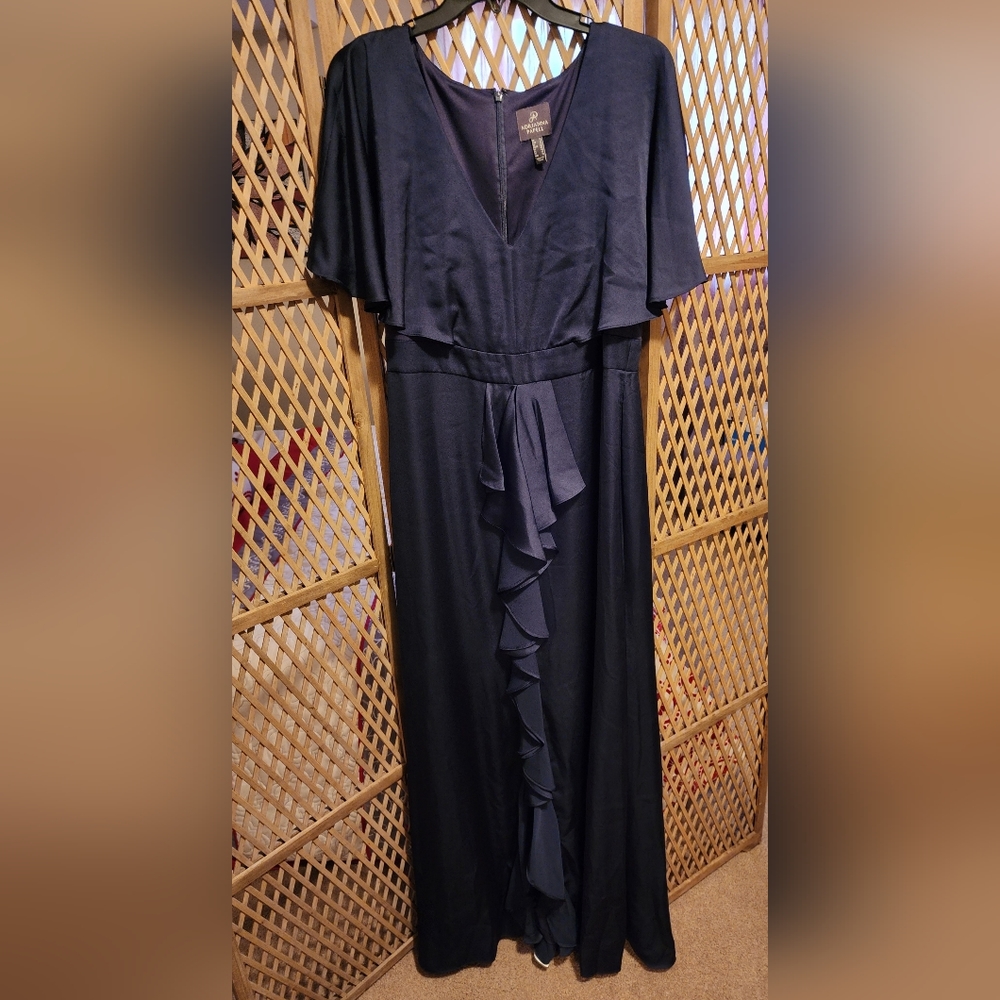 BEAUTIFUL Adrianna Papell dk navy satin chiffon gown w/ flutter sleeve - sz 14